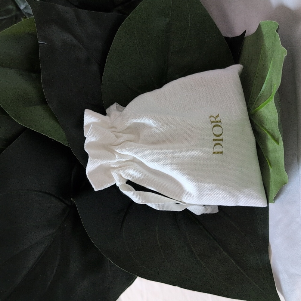 Dior Capture Totale Le Sérum - NIB .34 Fl. oz - Picture 3 of 3